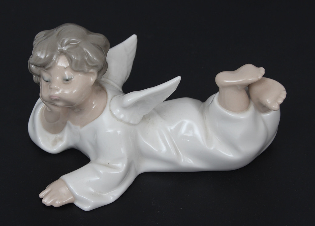 Porcelāna figūriņa ''Guļošais eņģelītis''