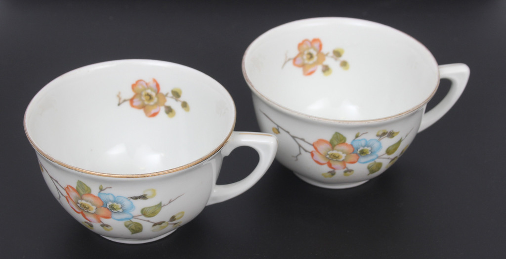 Two Kuznetsov porcelain cups