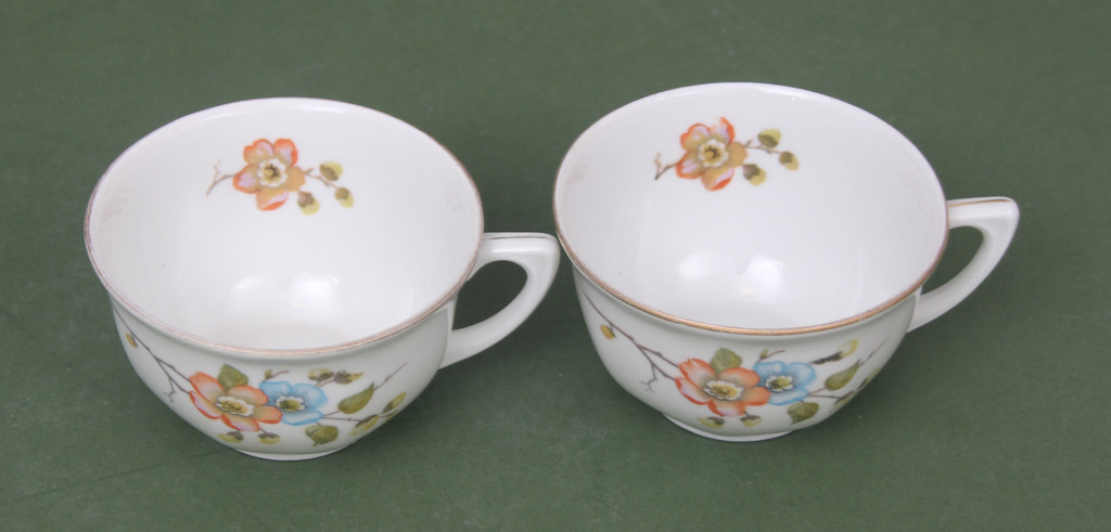 Two Kuznetsov porcelain cups