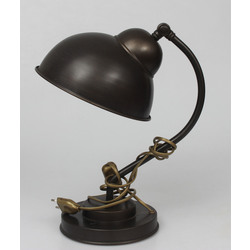 Латунная настольная лампа в стиле модерн