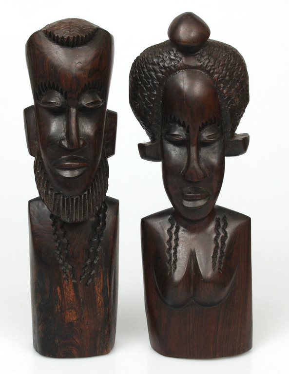 Две деревянные фигуры 