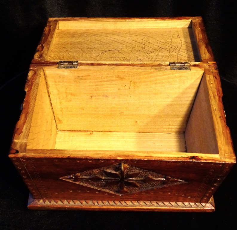 Wooden box 