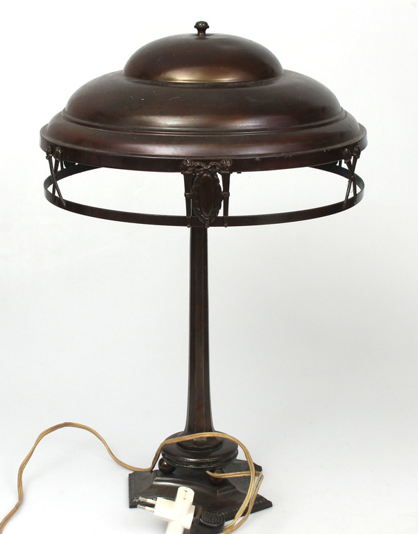 Misiņa galda lampa