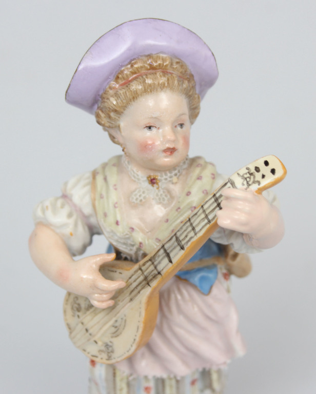 Porcelāna figūra ''Meitene ar mandolīnu''