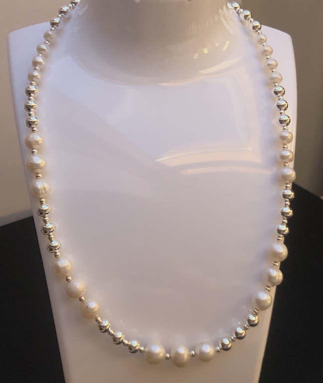 Silver necklace with natural pearls