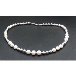Silver necklace with natural pearls