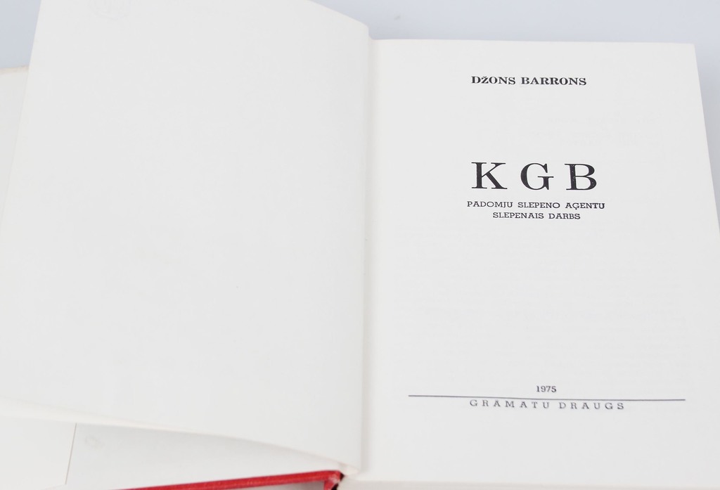 The book ''KGB. Padomju slepeno aģentu slepenais darbs''