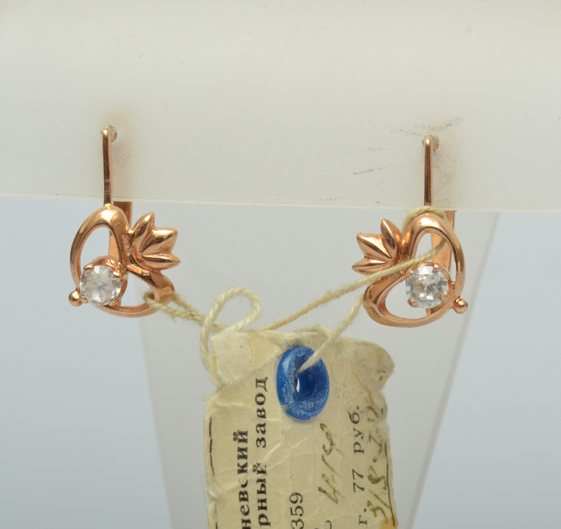 Vintage gold earrings with pheonites