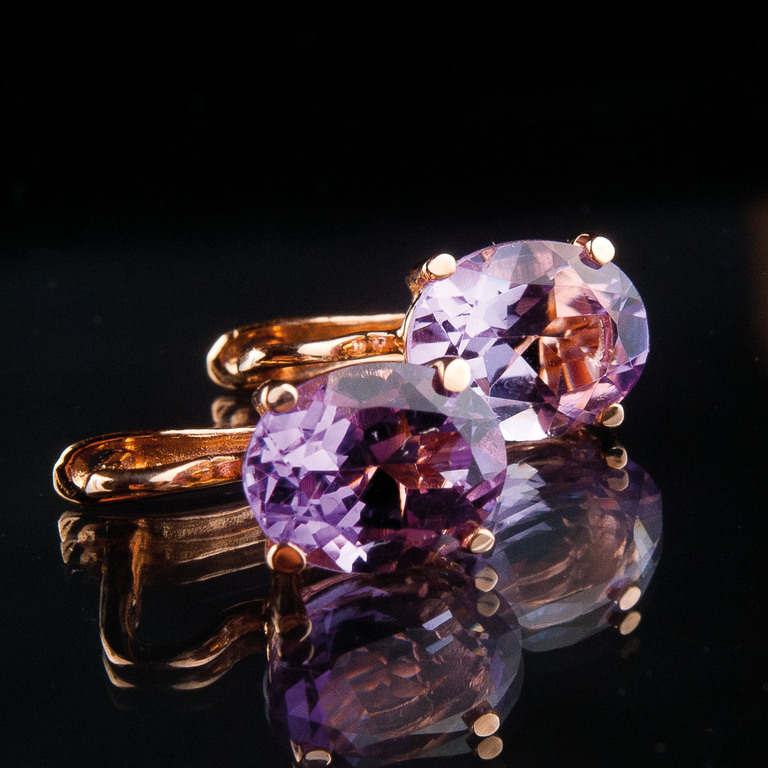 Golden earrings with amethyst