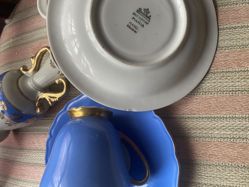 Фарфоровая синяя чашка Bavaria Seltmann Weiden с блюдцем, фарфоровая чашка Rosenthal MARIA с блюдцем и декоративной вазой красивого дизайна