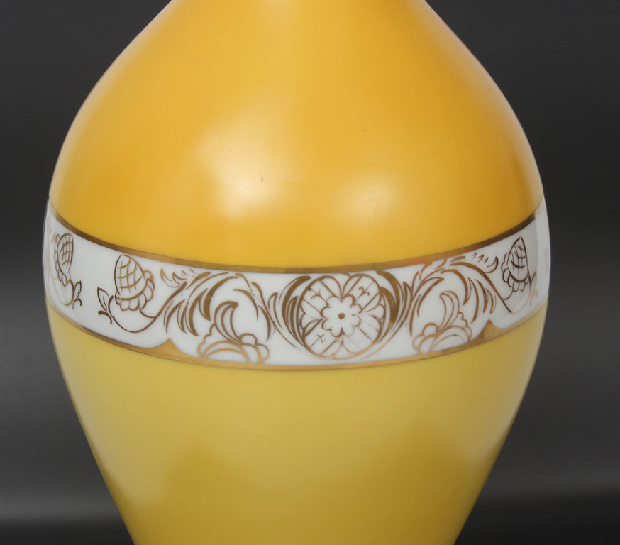Porcelāna vāze Amphora