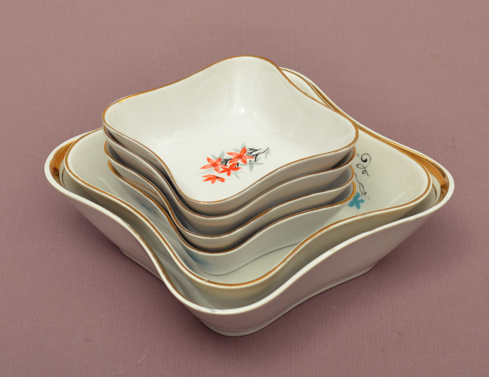 Set of porcelain serving dishes (2+4 pcs)