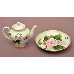 LFZ teapot and serving plate