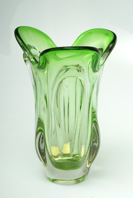 Ливанская ваза из зеленого стекла
