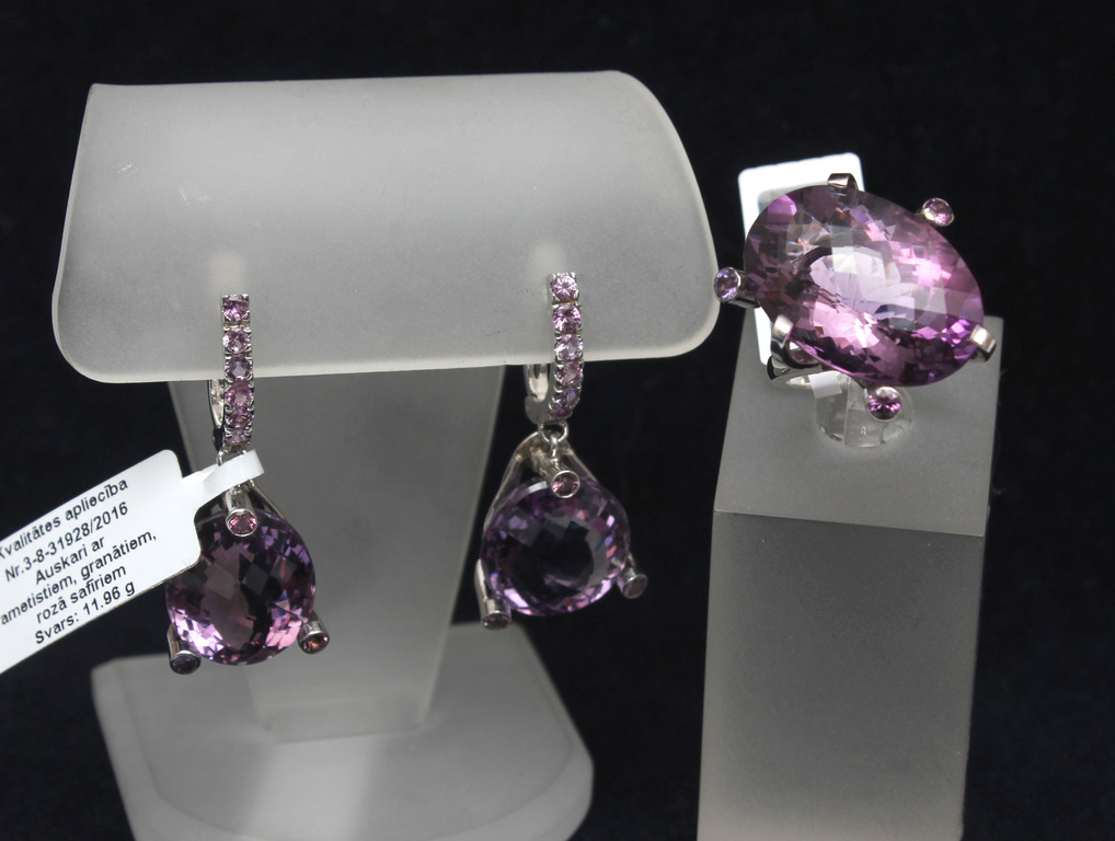 Gold jewelry set with amethysts and pink sapphires