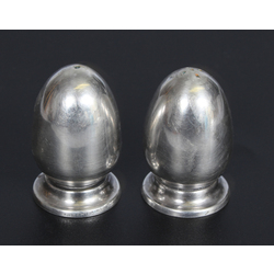 Metal salt shakers (2 pcs.)