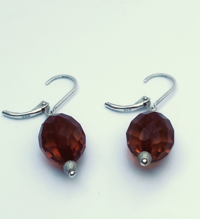 Silver earrings with natural amber, diamond cut
