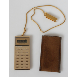 Elektroniskais kalkulators, modinātājs, pulkstenis