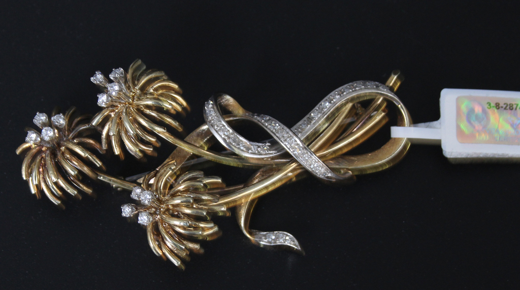 Gold alloy brooch with diamonds