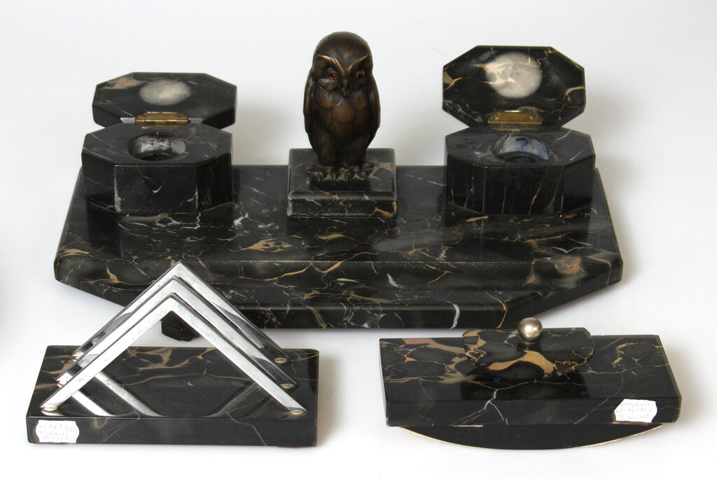 Marble stationery set with an owl figure