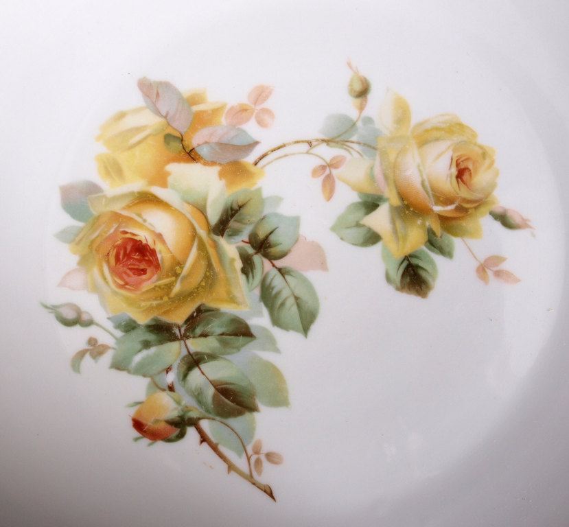 Porcelain plate Yellow roses