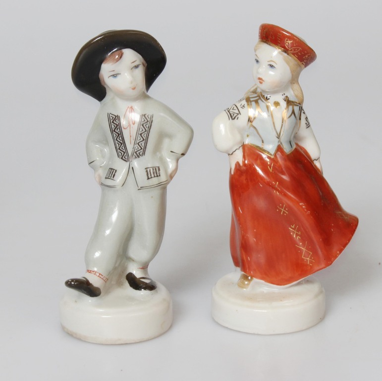 Pair of porcelain figures 