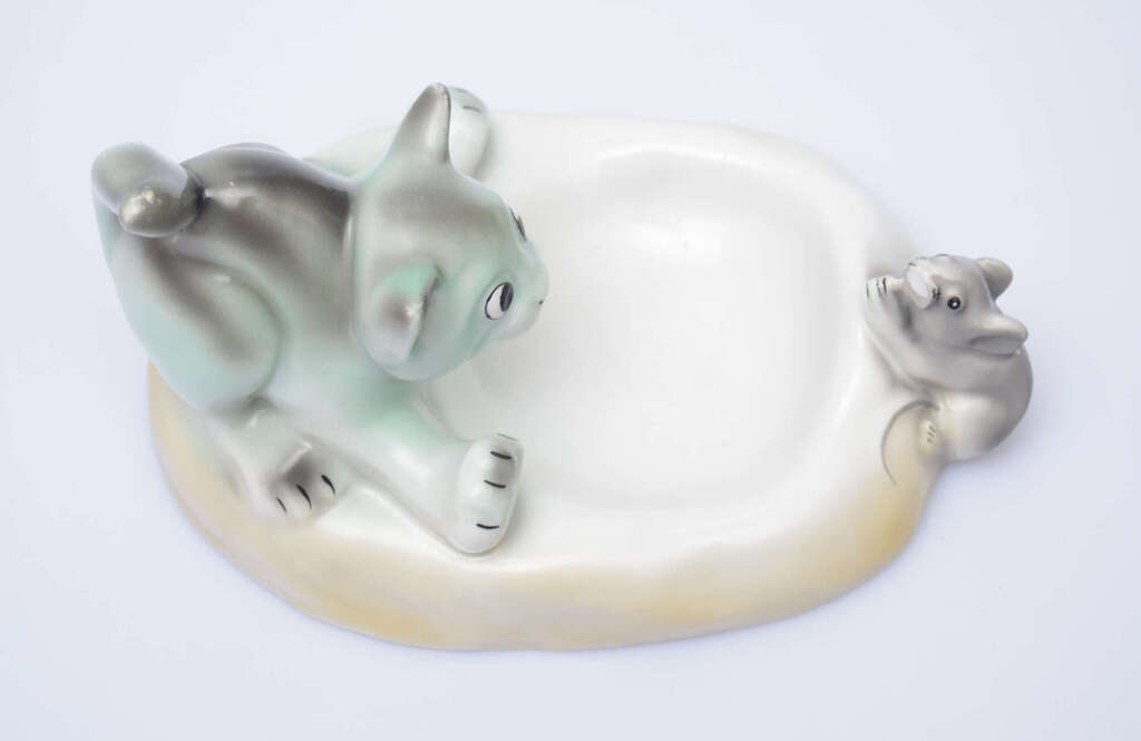 Porcelain ashtray 