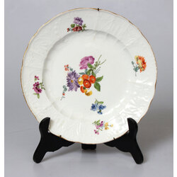 Meisenes porcelāna šķīvis ar ziedu motīvu II