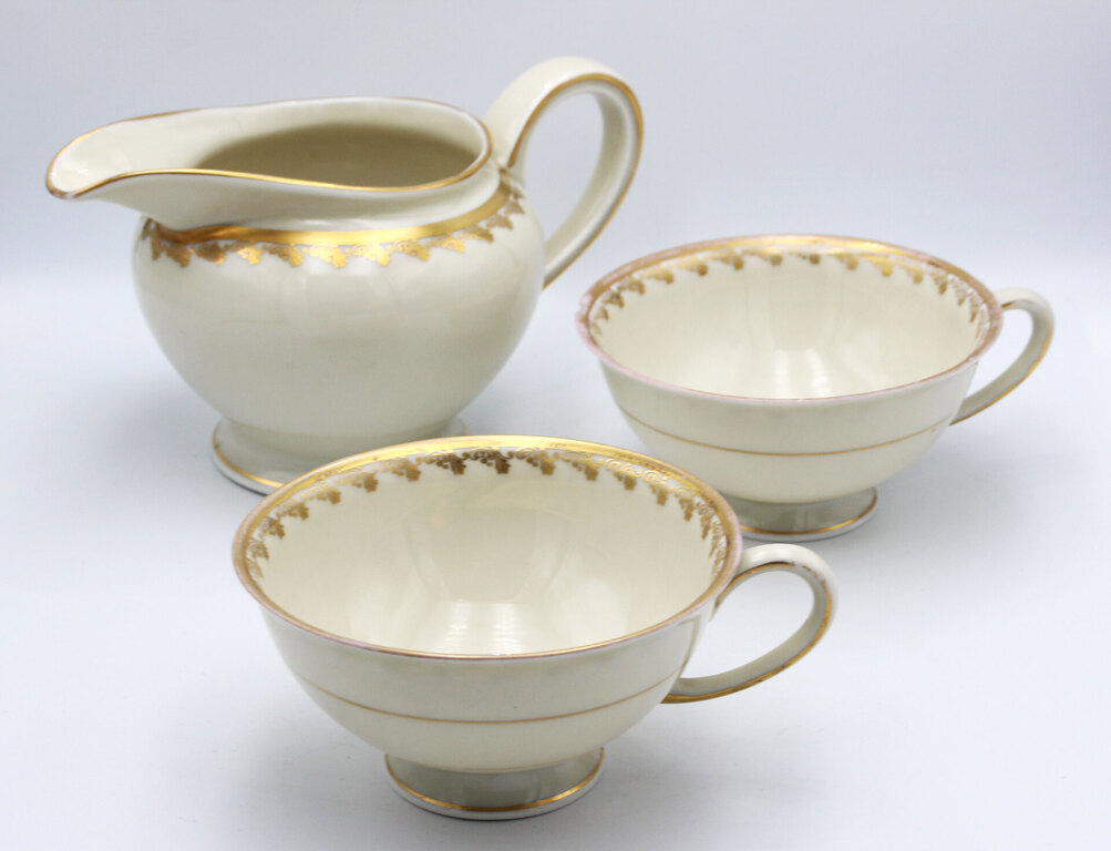 Kuznetsov porcelain serving dishes (16 pieces)