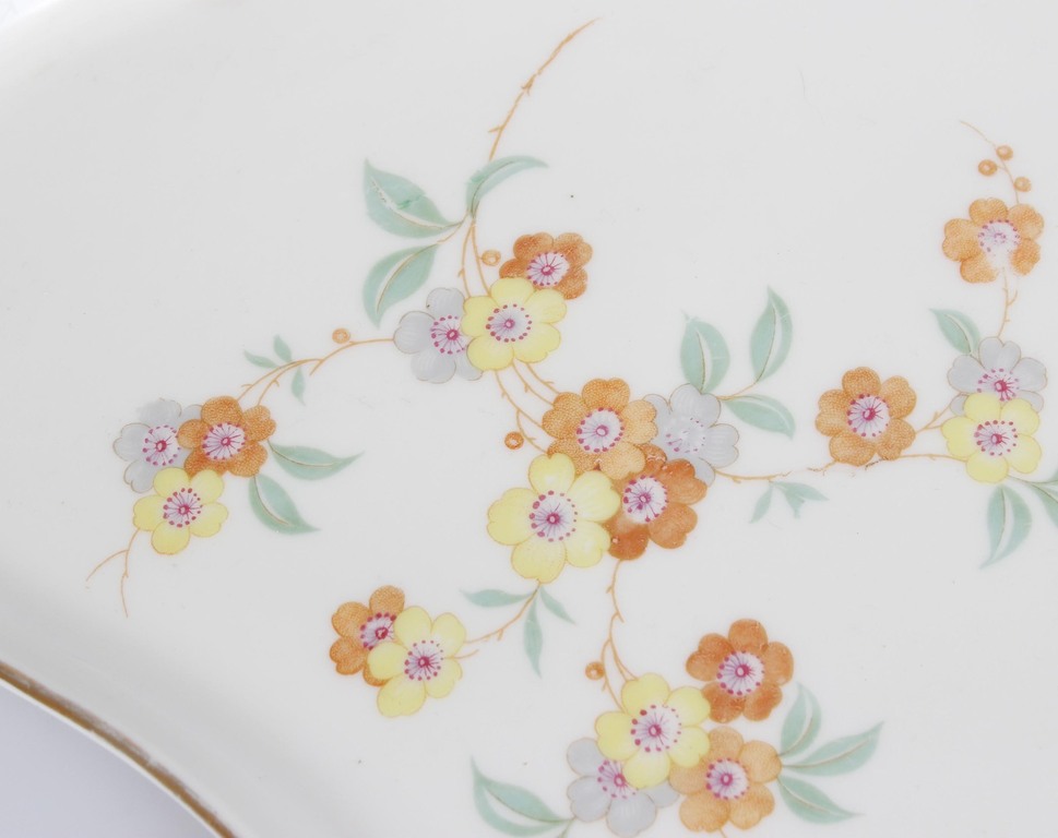 Kuznetsov serving plate with flowers