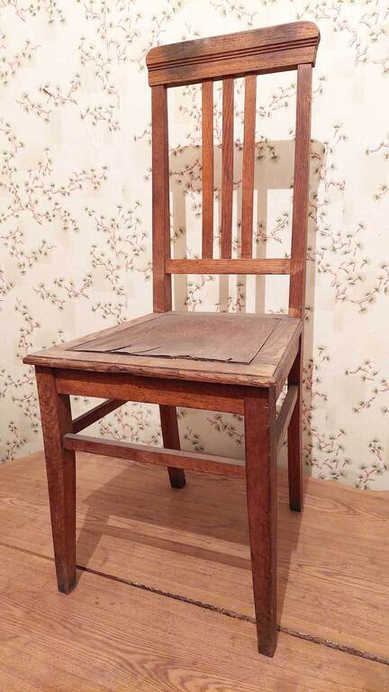 Restorable wooden chair