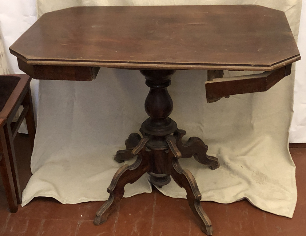 Restorable wooden table