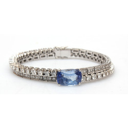 White gold bracelet with diamonds and sapphire