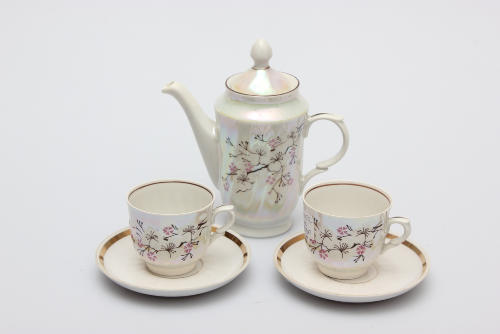 Porcelain set - teapot, 2 cups and 2 saucers