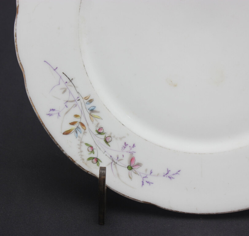 Porcelain plate