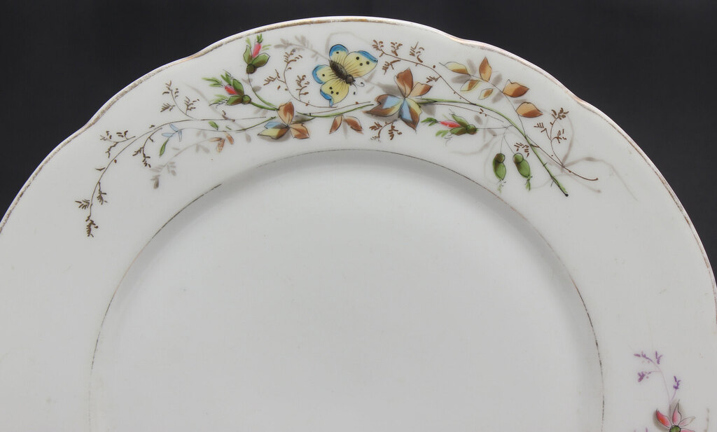 Porcelain plate