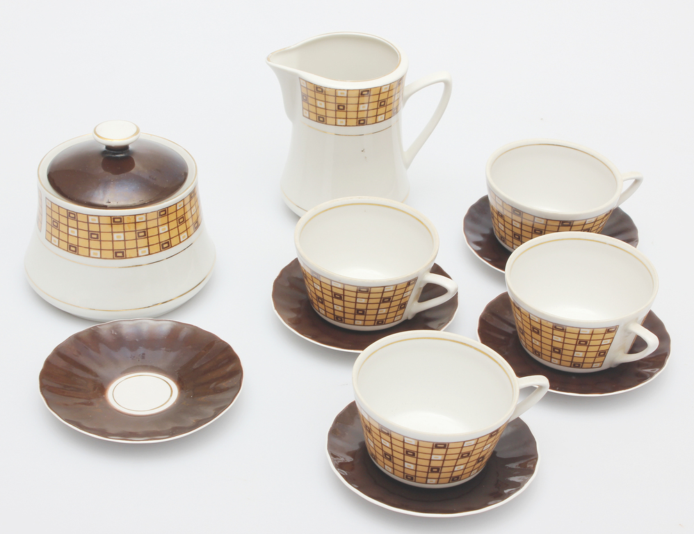Partial coffee service for four people