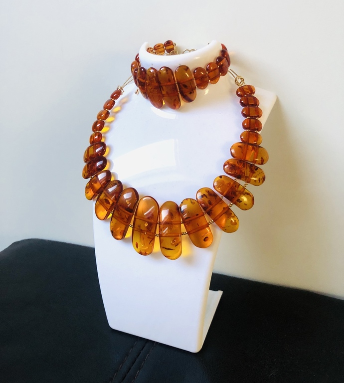 Amber necklace with bracelet