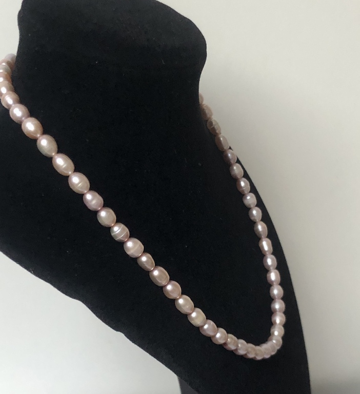 2 Freshwater Pearl necklaces with earrings - 925 proof. Freshwater pearls in lavender color - light pink color.