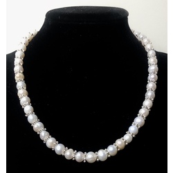 Freshwater pearl necklace with silver and metal elements