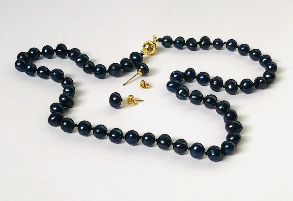 Black freshwater pearl necklace with earrings. Silver with 18k gold plating
