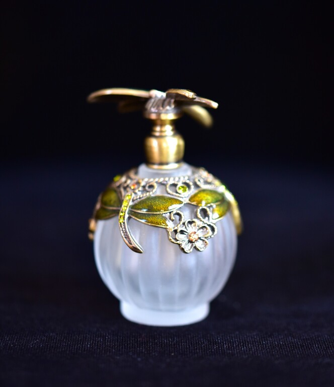 Perfume bottle 