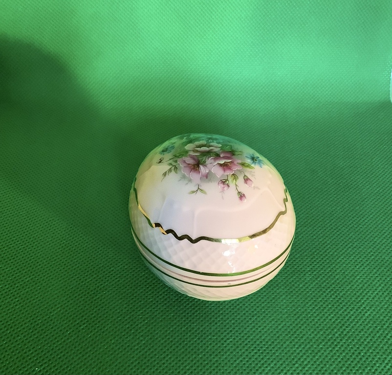  Шкатулка «Пасхальное яйцо» ,Leander 1946 RGK China of Boheme,  обводка 14-каратное золото , розовый фарфор  .