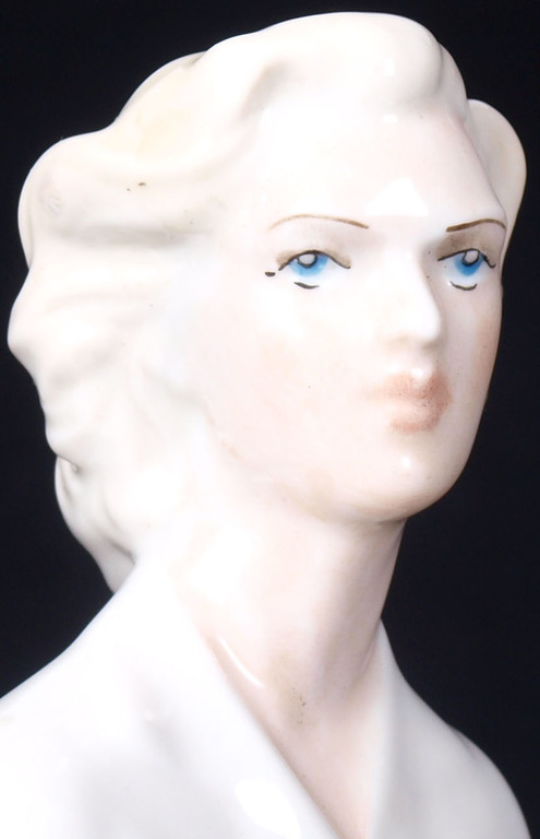 Porcelain figure 