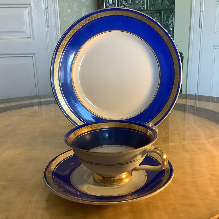 Kobalta tējas pāris un kūkas šķīvis.Zelta opdare.Vācija, Gehren VEB, 1950.g.