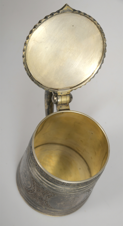 Silver beer mug with lid