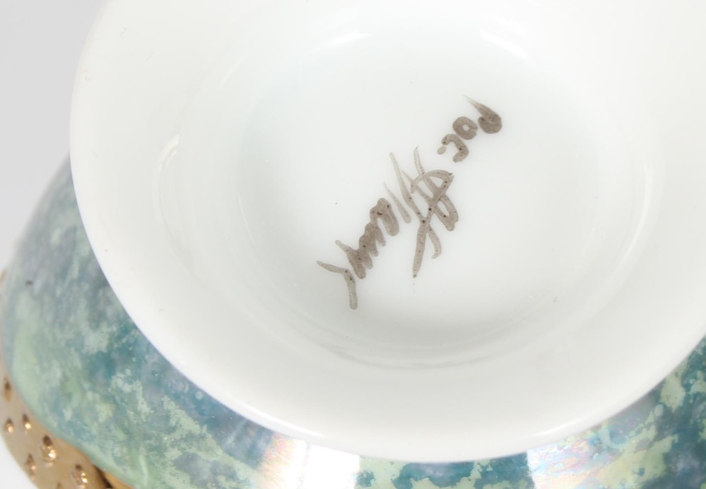 Porcelāna tasīte ar apakštasīti un šķīvi ''Delfīni''
