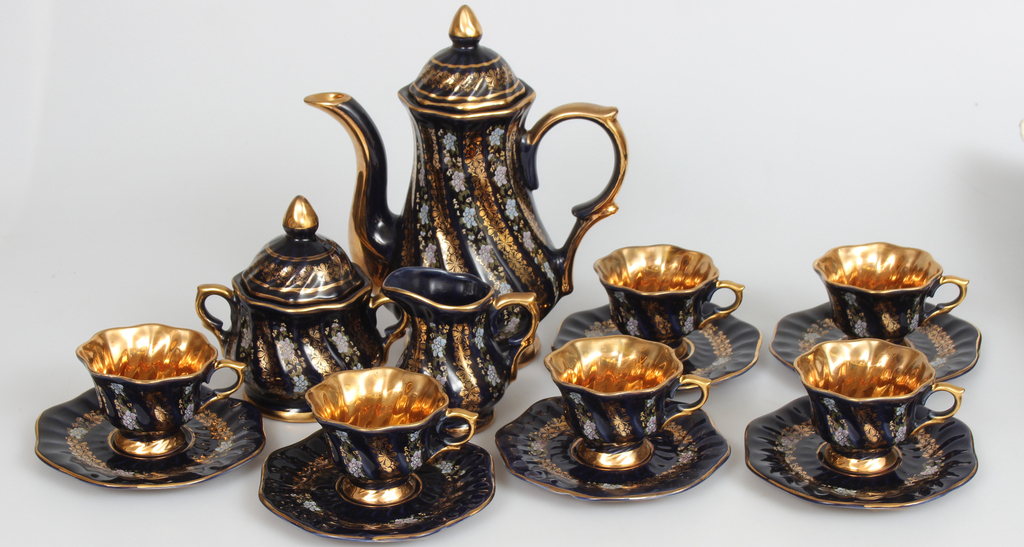 Porcelain set for six people