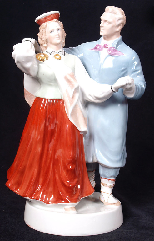 Porcelain figure “Folk dance”