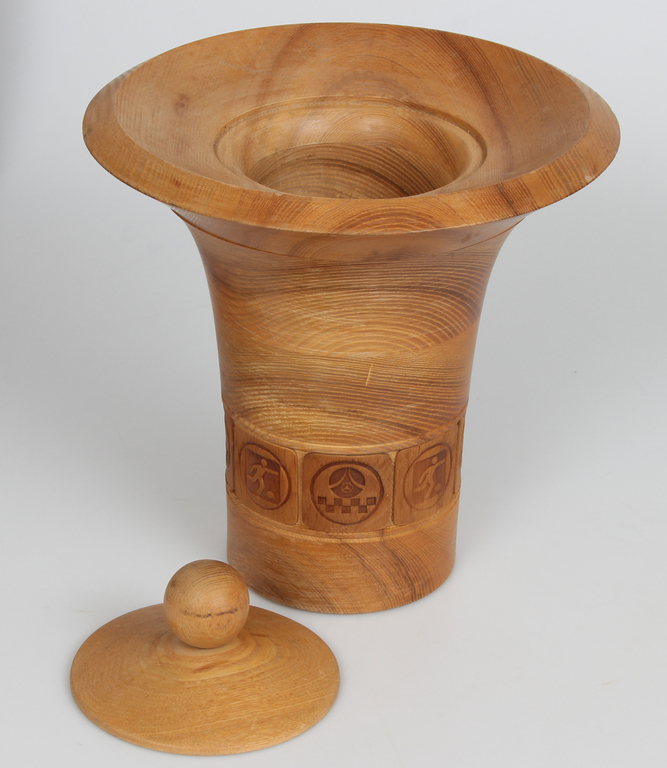 Wooden cup with lid 